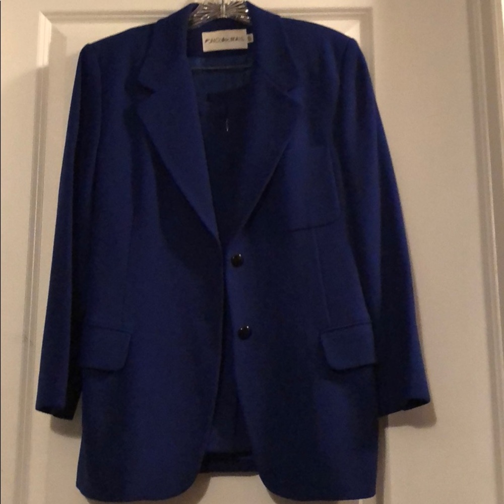Skirt suit